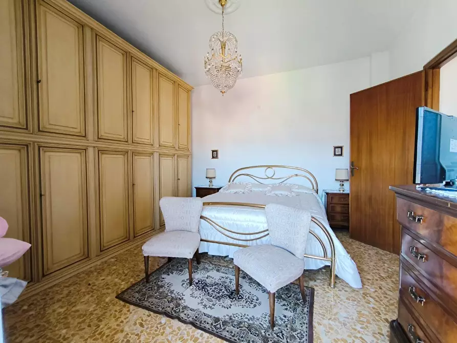 Immagine 16 di Appartamento in vendita  a Carrara