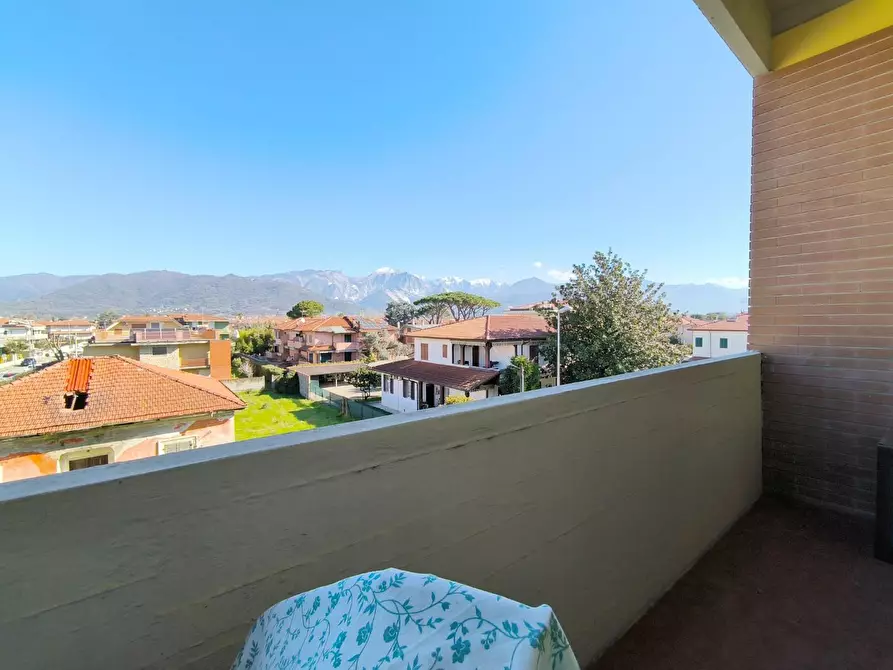 Immagine 9 di Appartamento in vendita  a Carrara