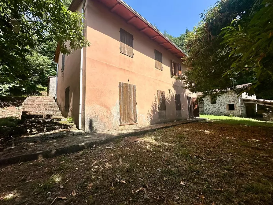 Immagine 1 di Rustico / casale in vendita  a Lucca