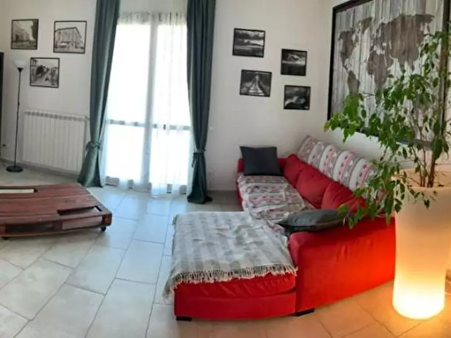 Immagine 2 di Appartamento in vendita  a Cecina