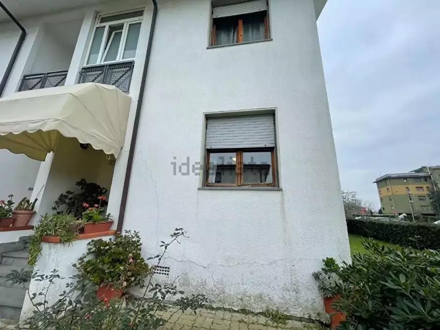 Immagine 5 di Villetta a schiera in vendita  a Pietrasanta