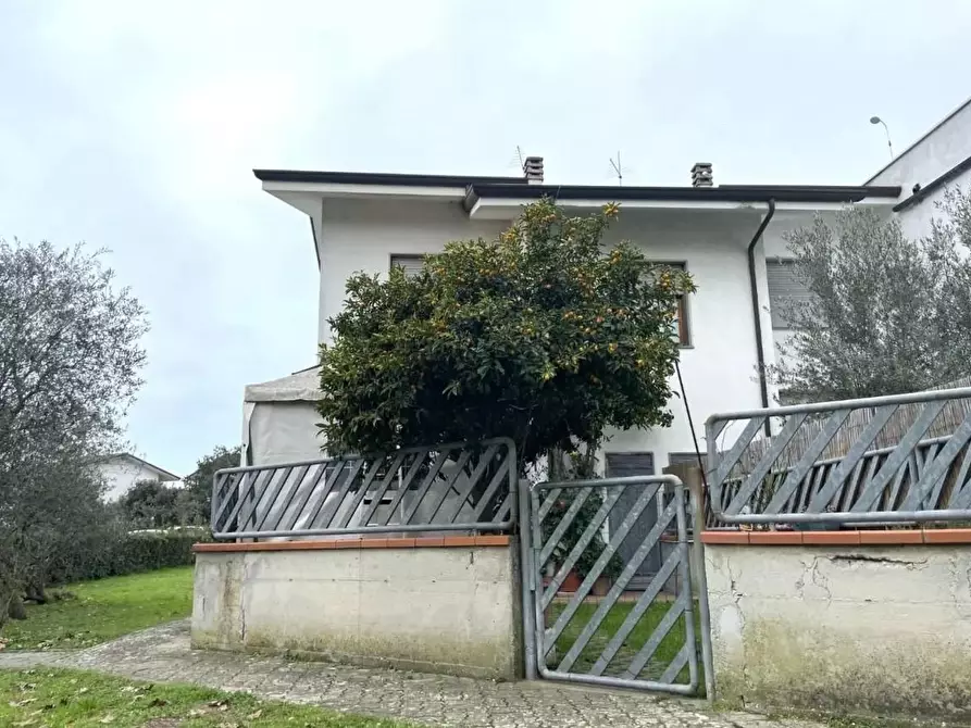 Immagine 3 di Villetta a schiera in vendita  a Pietrasanta
