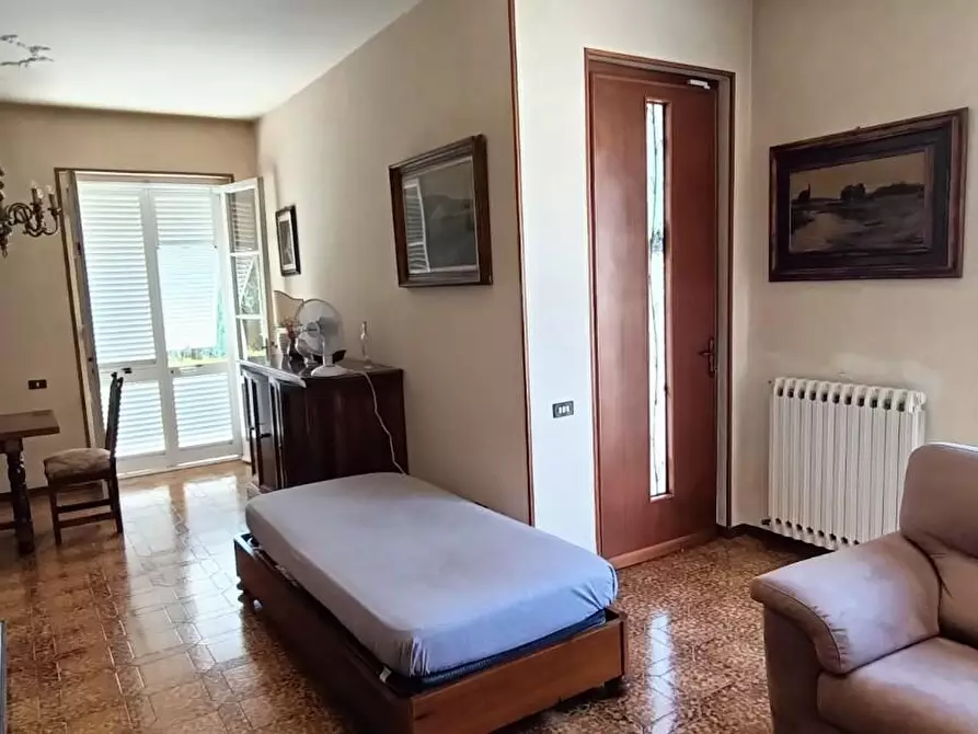 Immagine 1 di Villa in vendita  a San Giuliano Terme