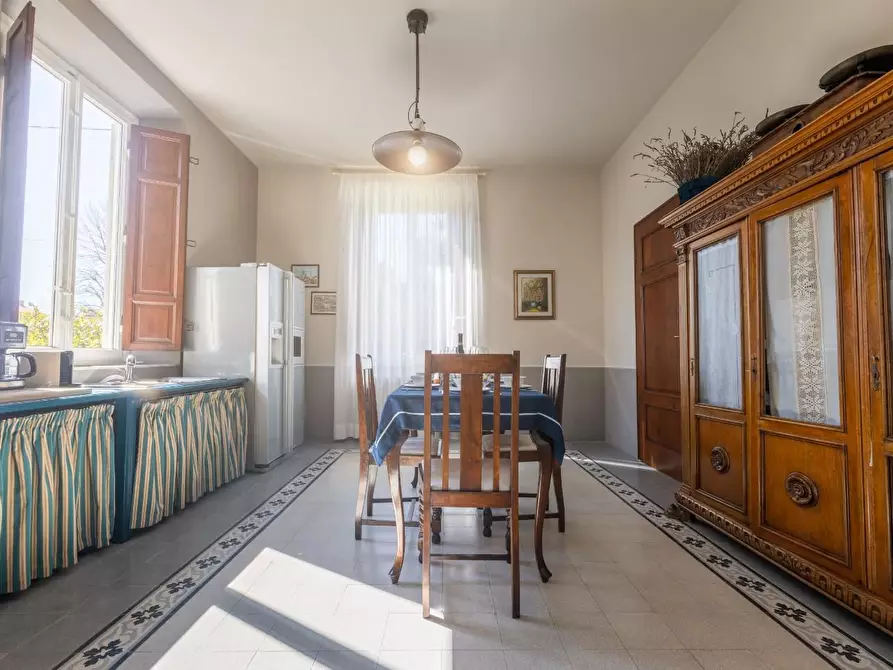 Immagine 3 di Attività commerciale in vendita  a Lucca