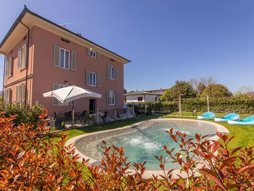 Immagine 10 di Attività commerciale in vendita  a Lucca