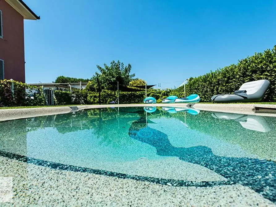 Immagine 74 di Attività commerciale in vendita  a Lucca