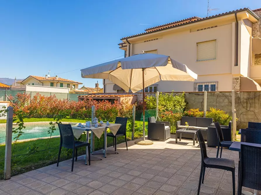 Immagine 97 di Attività commerciale in vendita  a Lucca