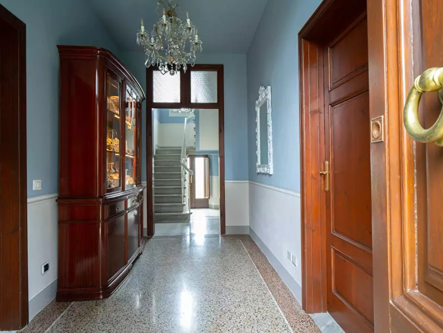 Immagine 83 di Attività commerciale in vendita  a Lucca