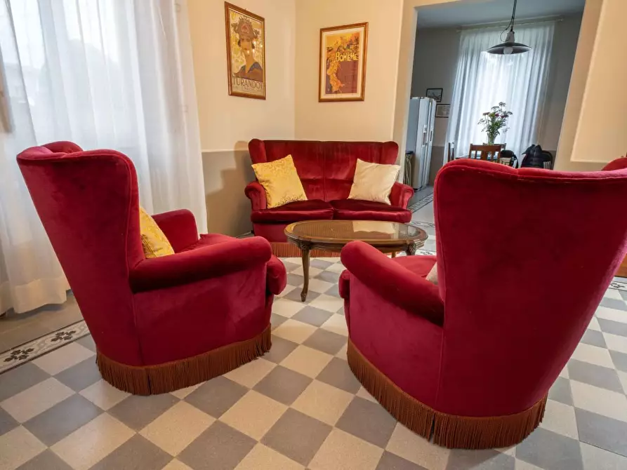 Immagine 65 di Attività commerciale in vendita  a Lucca