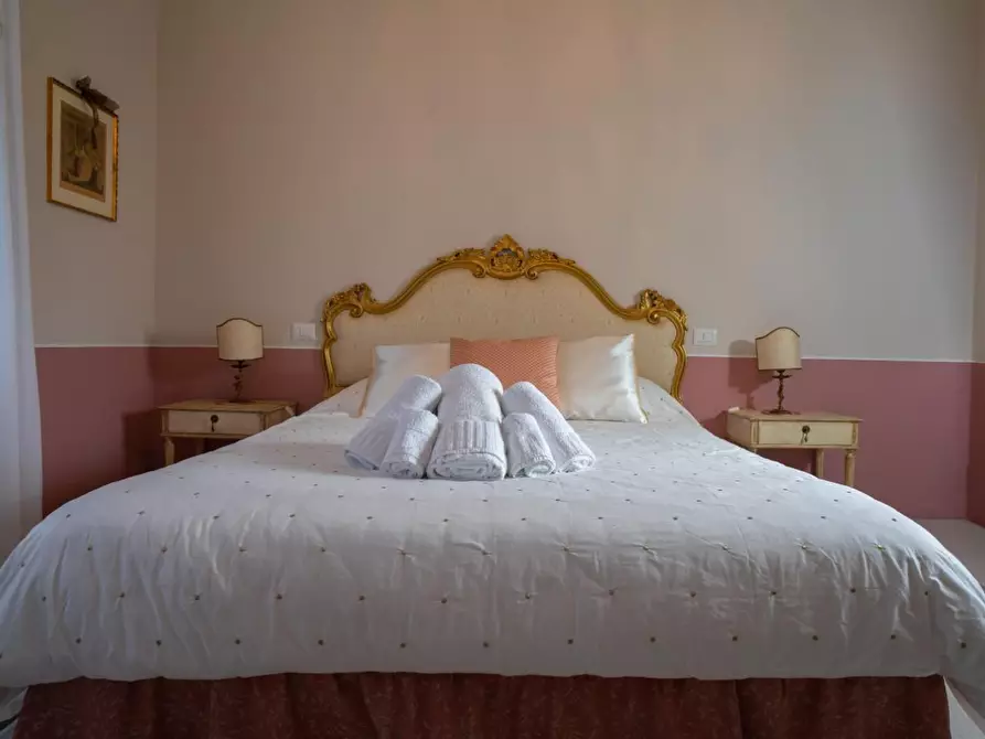 Immagine 33 di Attività commerciale in vendita  a Lucca