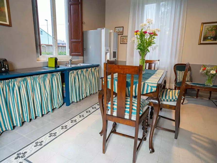 Immagine 93 di Attività commerciale in vendita  a Lucca