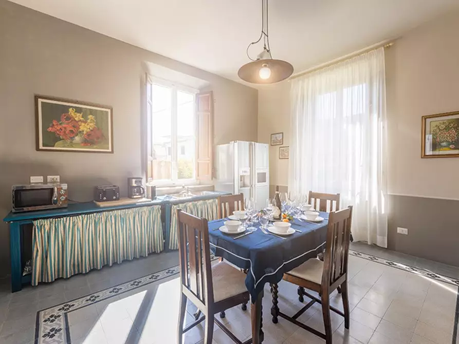 Immagine 87 di Attività commerciale in vendita  a Lucca