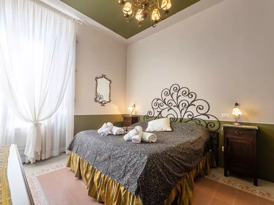 Immagine 63 di Attività commerciale in vendita  a Lucca