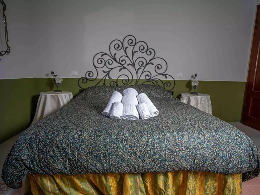 Immagine 62 di Attività commerciale in vendita  a Lucca