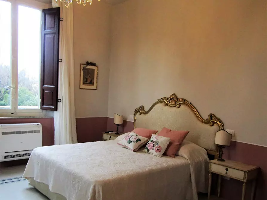 Immagine 41 di Attività commerciale in vendita  a Lucca