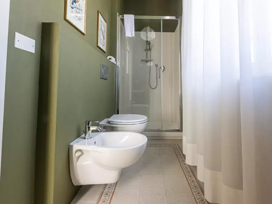 Immagine 59 di Attività commerciale in vendita  a Lucca