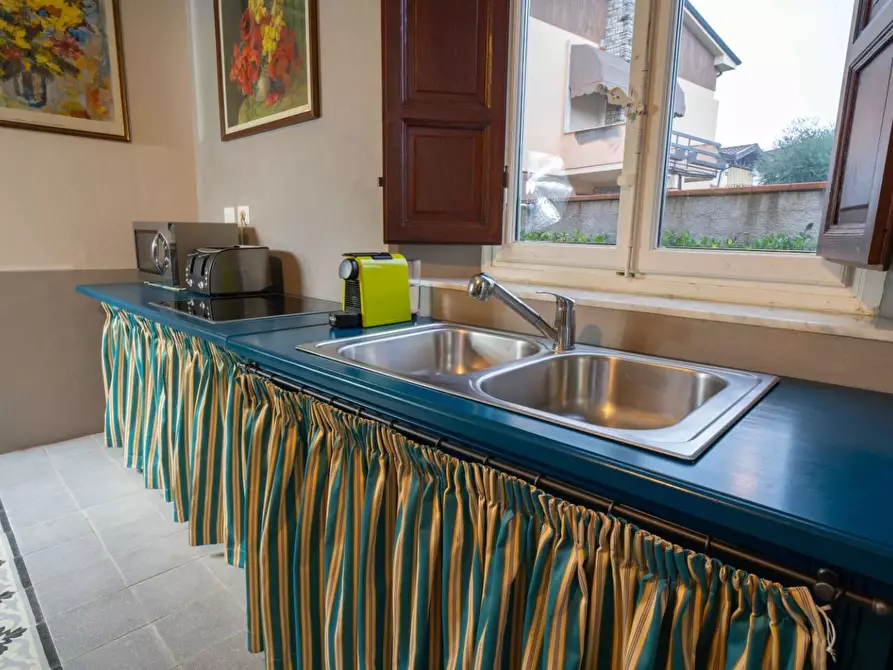 Immagine 91 di Attività commerciale in vendita  a Lucca