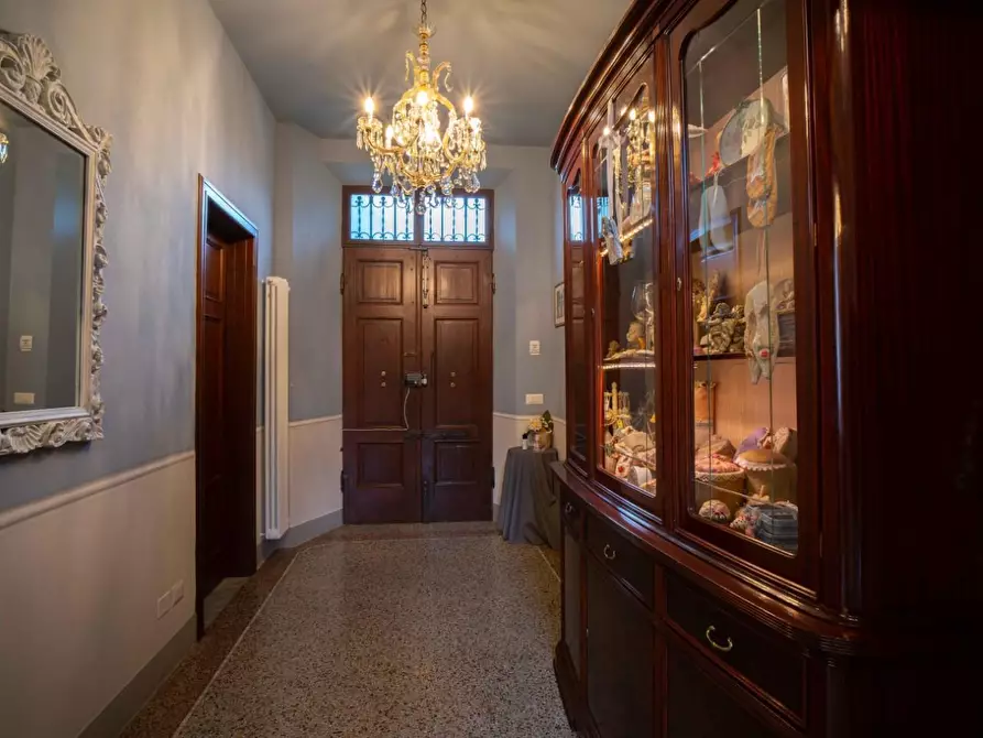 Immagine 82 di Attività commerciale in vendita  a Lucca