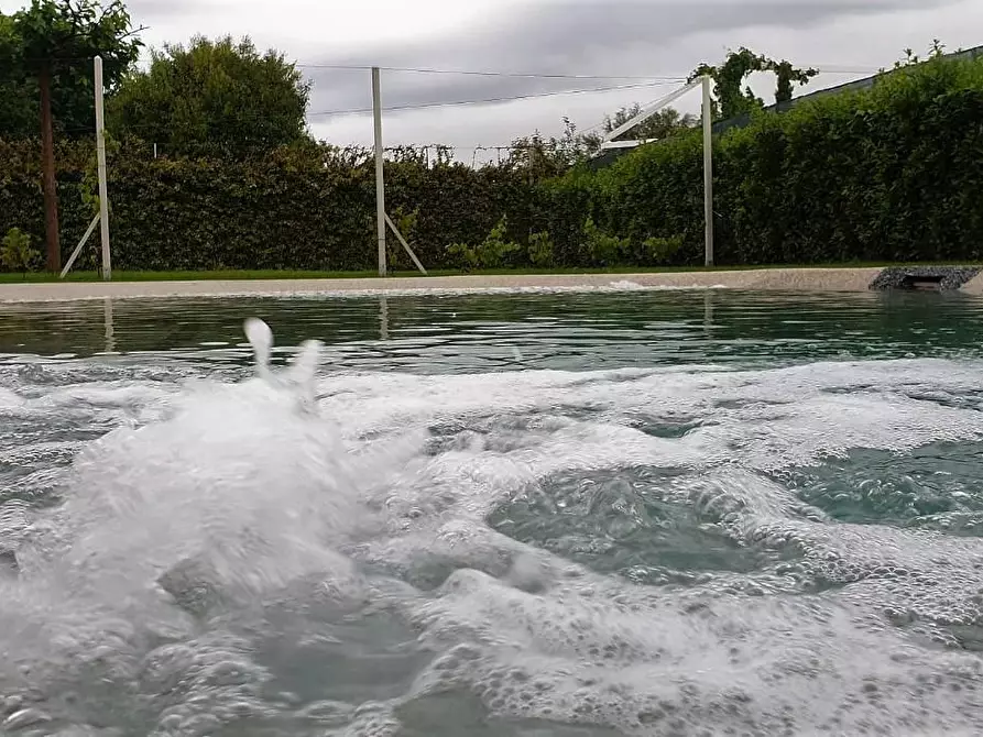 Immagine 75 di Attività commerciale in vendita  a Lucca