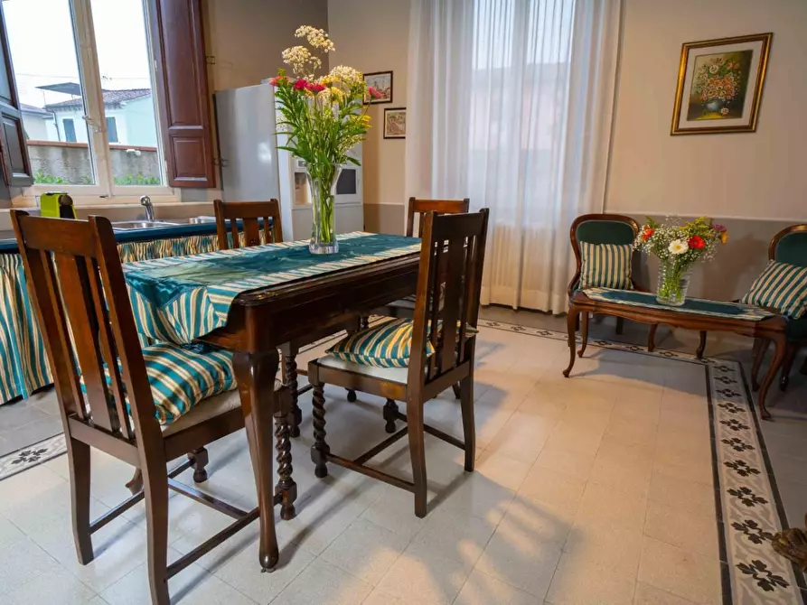 Immagine 92 di Attività commerciale in vendita  a Lucca