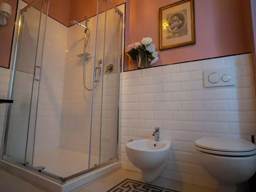 Immagine 37 di Attività commerciale in vendita  a Lucca