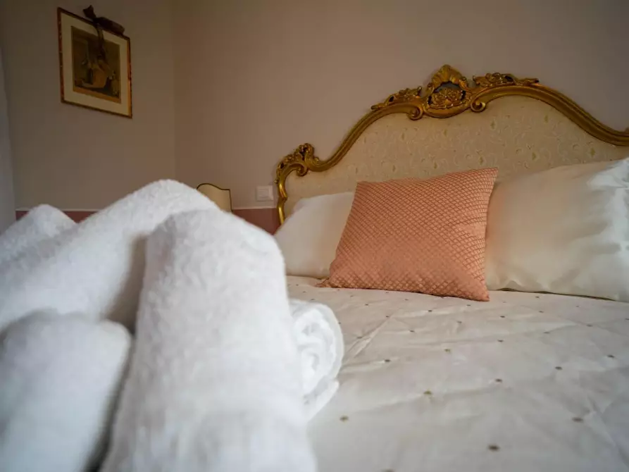 Immagine 32 di Attività commerciale in vendita  a Lucca