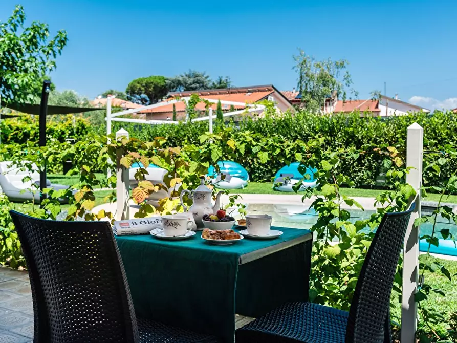 Immagine 80 di Attività commerciale in vendita  a Lucca