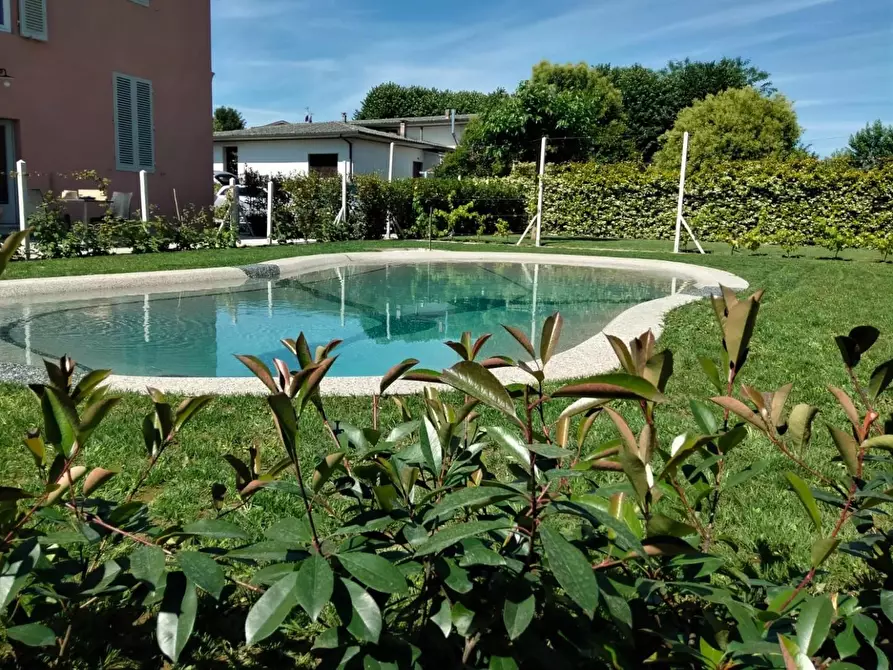 Immagine 76 di Attività commerciale in vendita  a Lucca