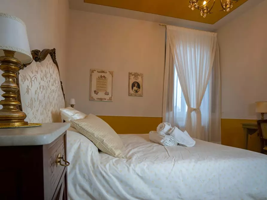 Immagine 55 di Attività commerciale in vendita  a Lucca