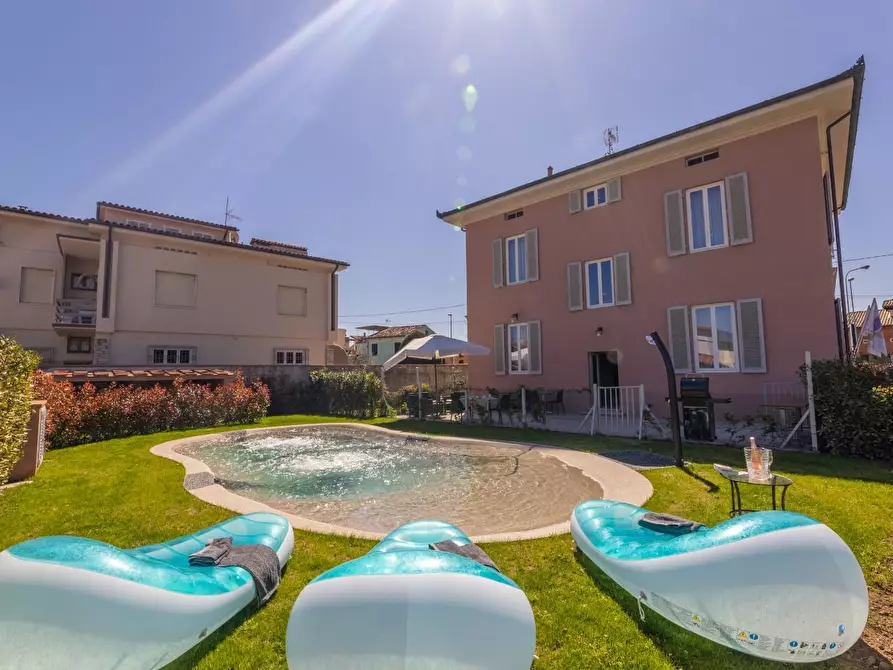 Immagine 77 di Attività commerciale in vendita  a Lucca