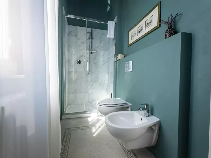 Immagine 22 di Attività commerciale in vendita  a Lucca