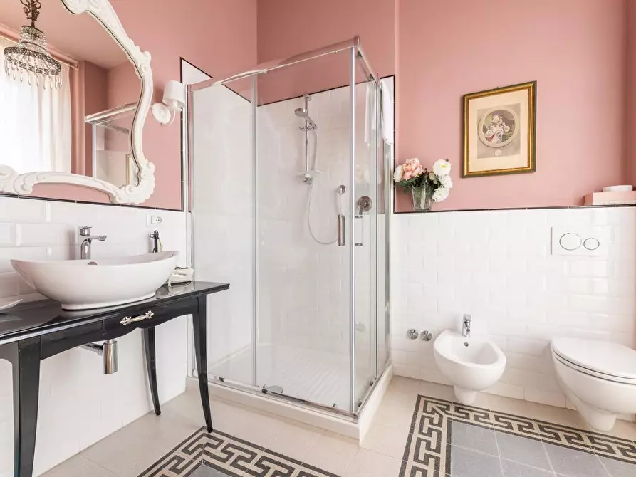 Immagine 42 di Attività commerciale in vendita  a Lucca