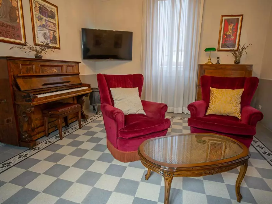 Immagine 66 di Attività commerciale in vendita  a Lucca