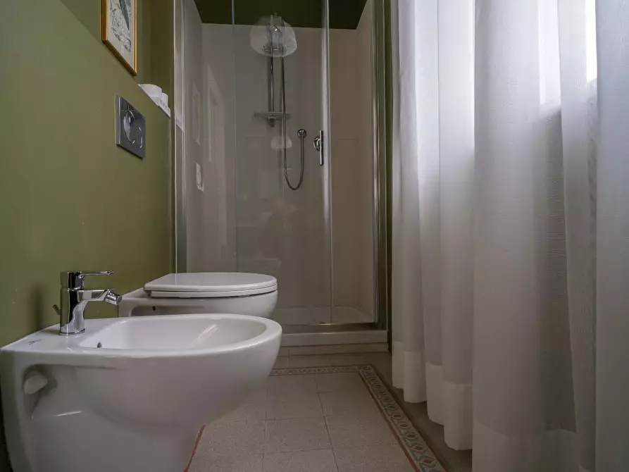 Immagine 61 di Attività commerciale in vendita  a Lucca