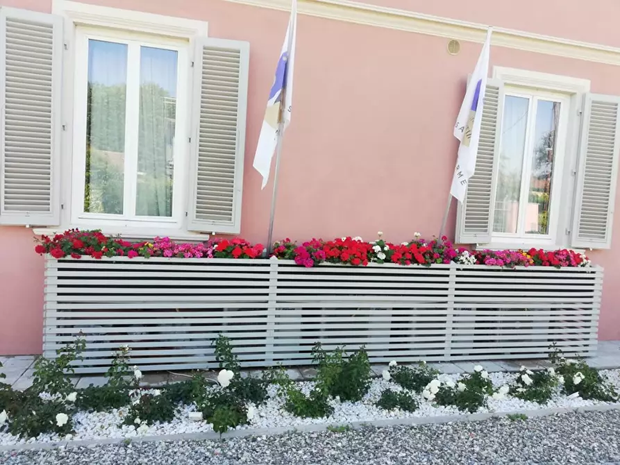 Immagine 85 di Attività commerciale in vendita  a Lucca