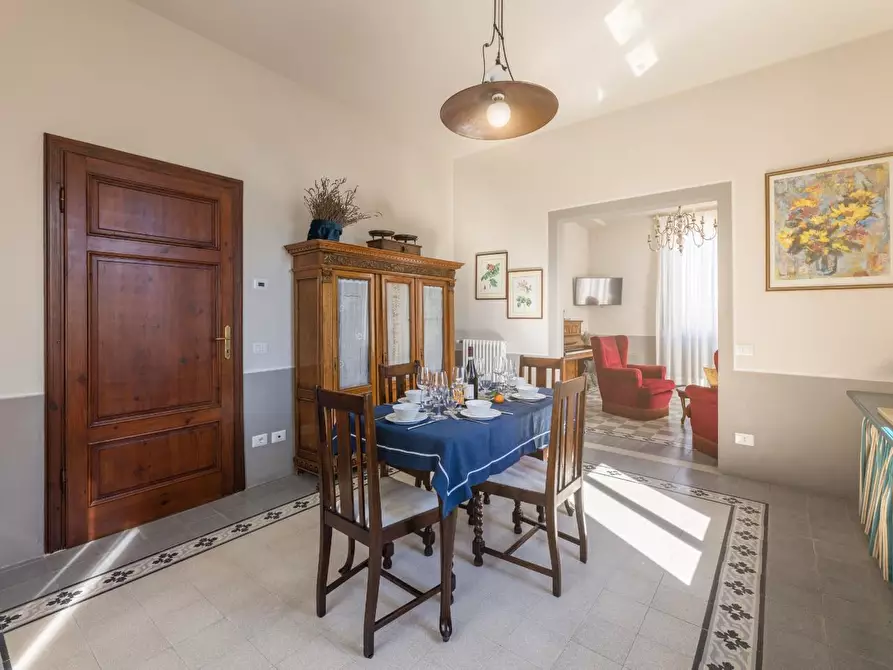 Immagine 96 di Attività commerciale in vendita  a Lucca