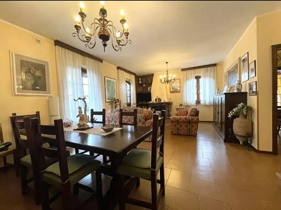 Immagine 11 di Villa in vendita  a Viareggio