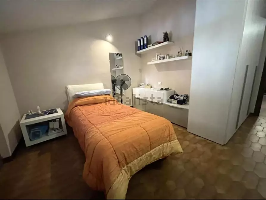 Immagine 39 di Villa in vendita  a Viareggio