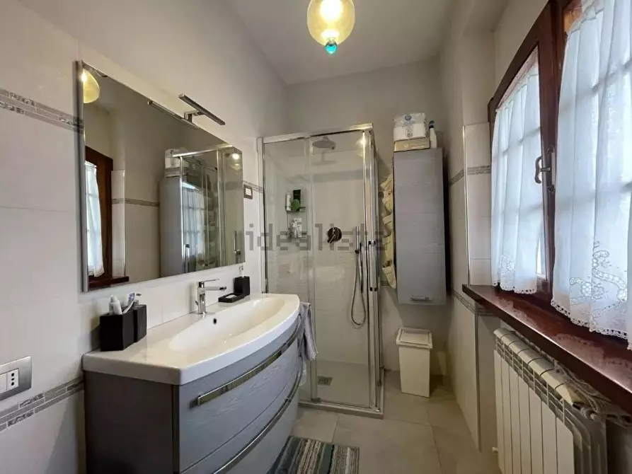 Immagine 28 di Villa in vendita  a Viareggio