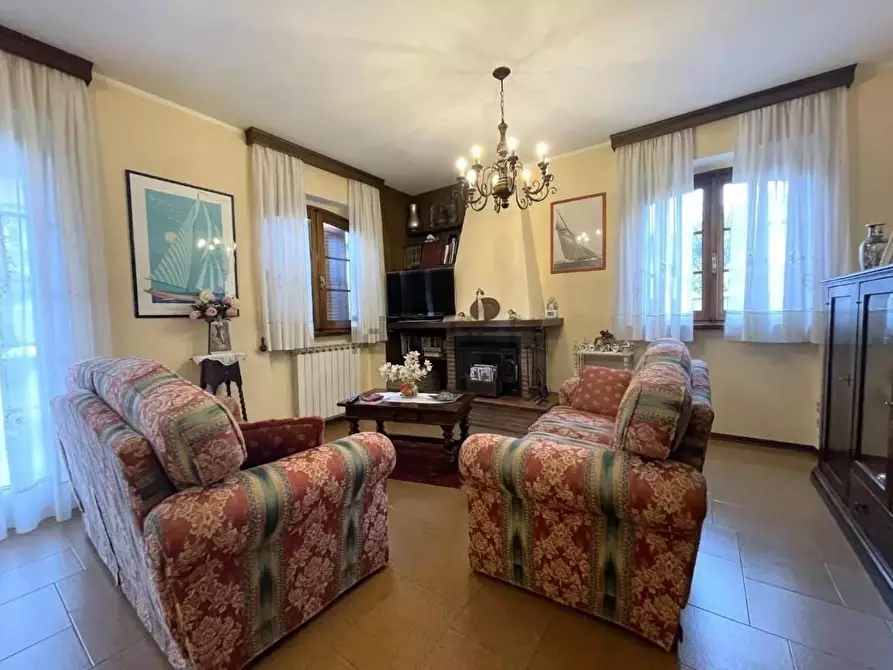 Immagine 15 di Villa in vendita  a Viareggio