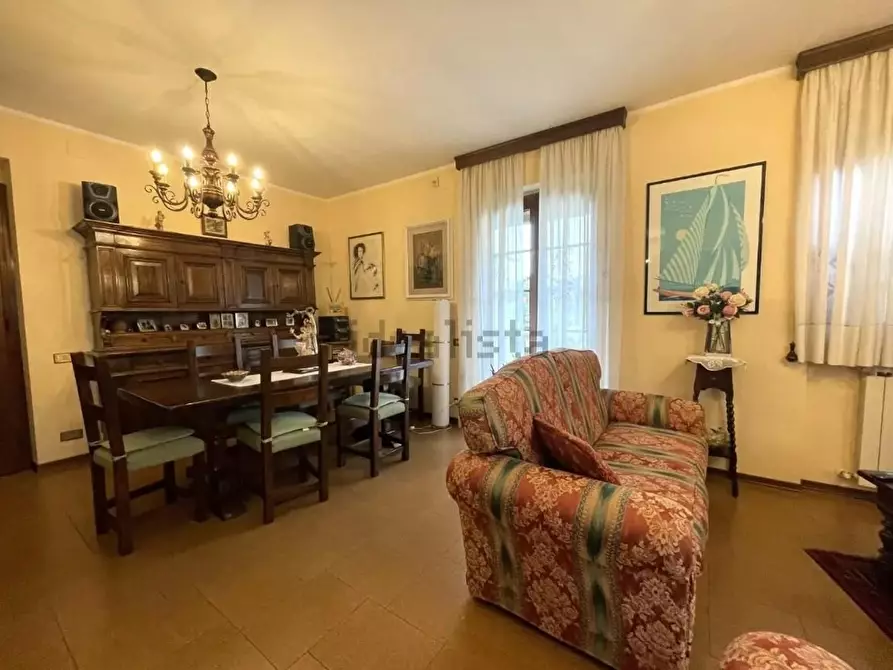 Immagine 17 di Villa in vendita  a Viareggio
