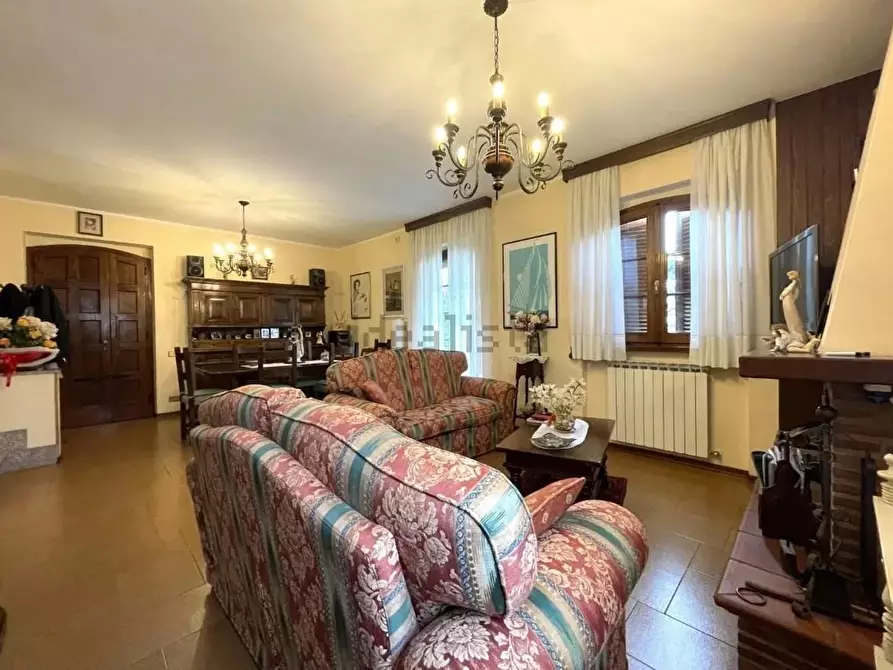 Immagine 13 di Villa in vendita  a Viareggio