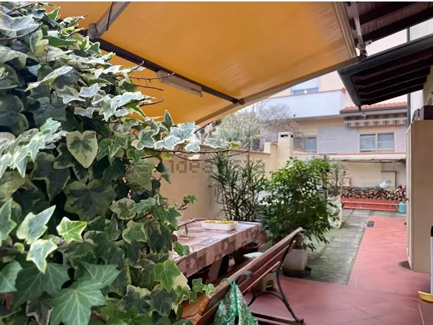 Immagine 4 di Villa in vendita  a Viareggio