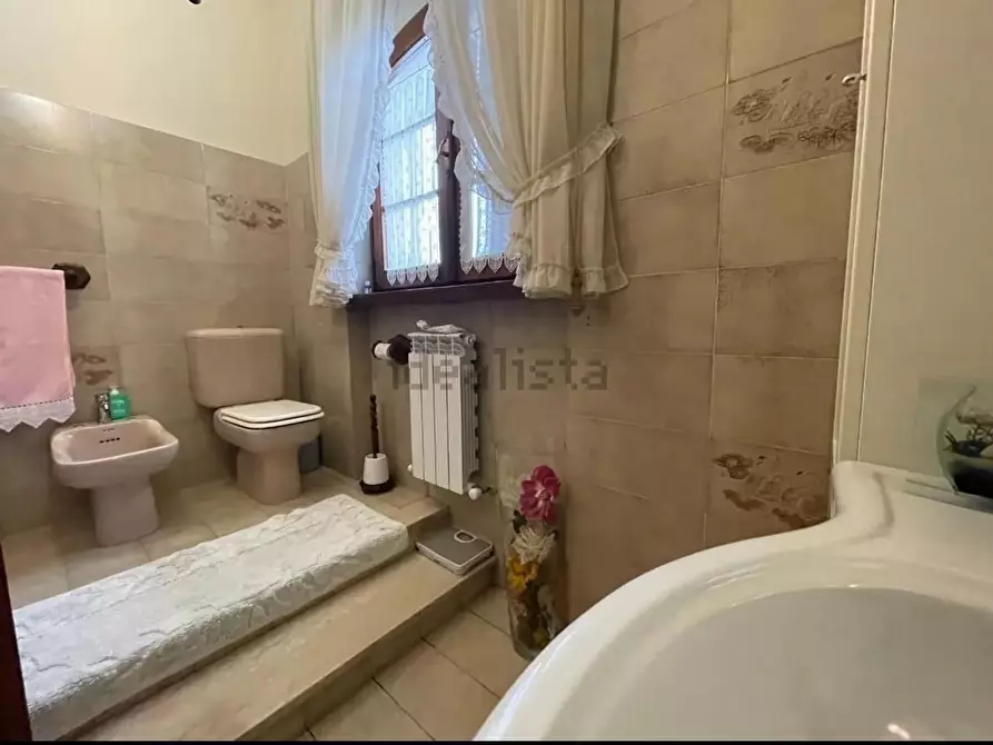 Immagine 27 di Villa in vendita  a Viareggio