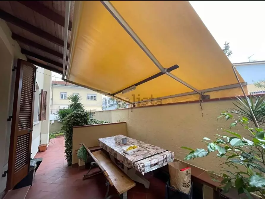 Immagine 7 di Villa in vendita  a Viareggio