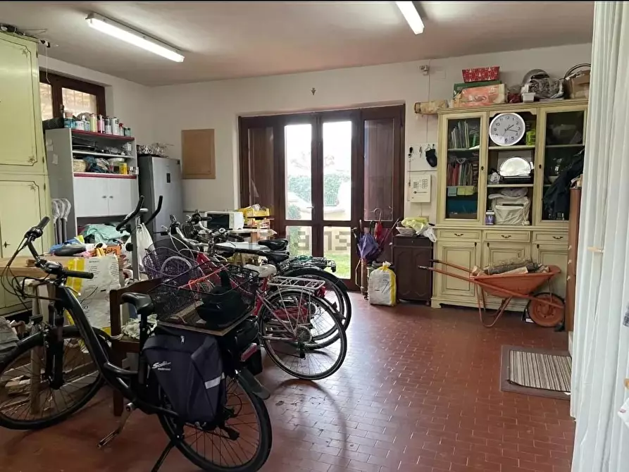 Immagine 21 di Villa in vendita  a Viareggio