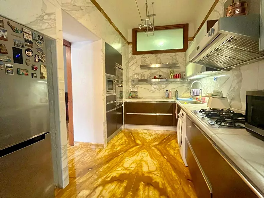 Immagine 13 di Appartamento in vendita  a Massa