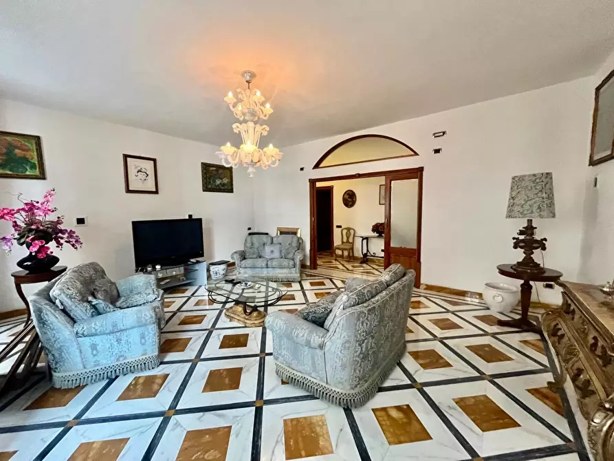 Immagine 7 di Appartamento in vendita  a Massa