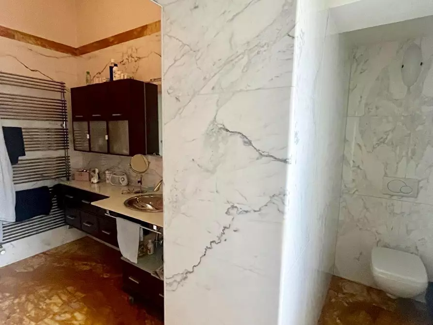 Immagine 18 di Appartamento in vendita  a Massa