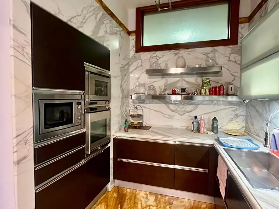 Immagine 11 di Appartamento in vendita  a Massa